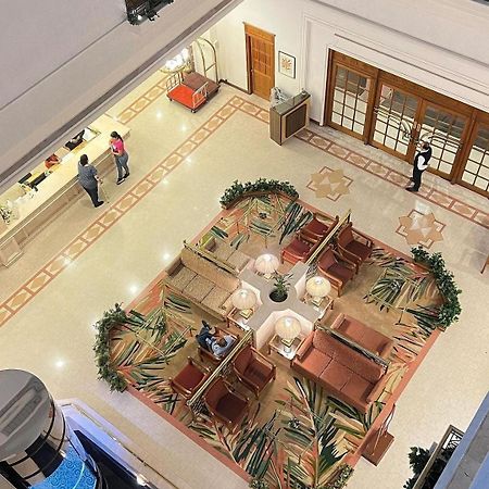 โรงแรมอาบัด เอเทรียม Kochi ภายนอก รูปภาพ
