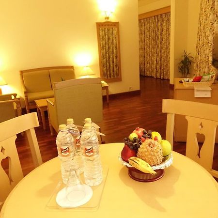 โรงแรมอาบัด เอเทรียม Kochi ภายนอก รูปภาพ