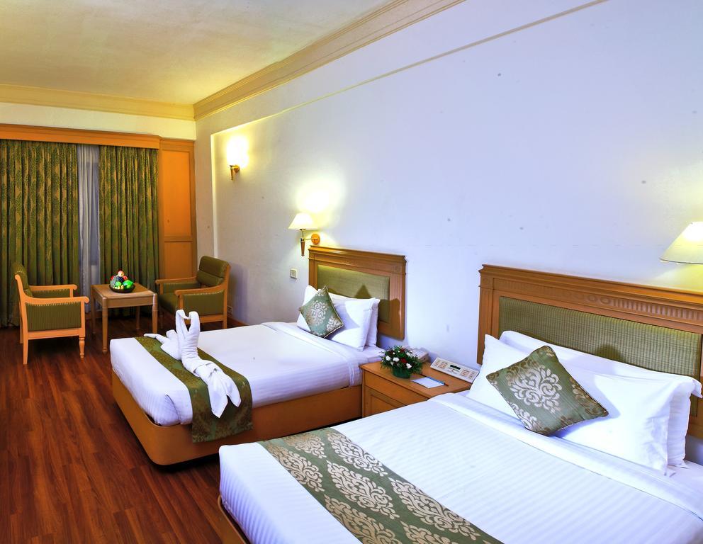 โรงแรมอาบัด เอเทรียม Kochi ภายนอก รูปภาพ