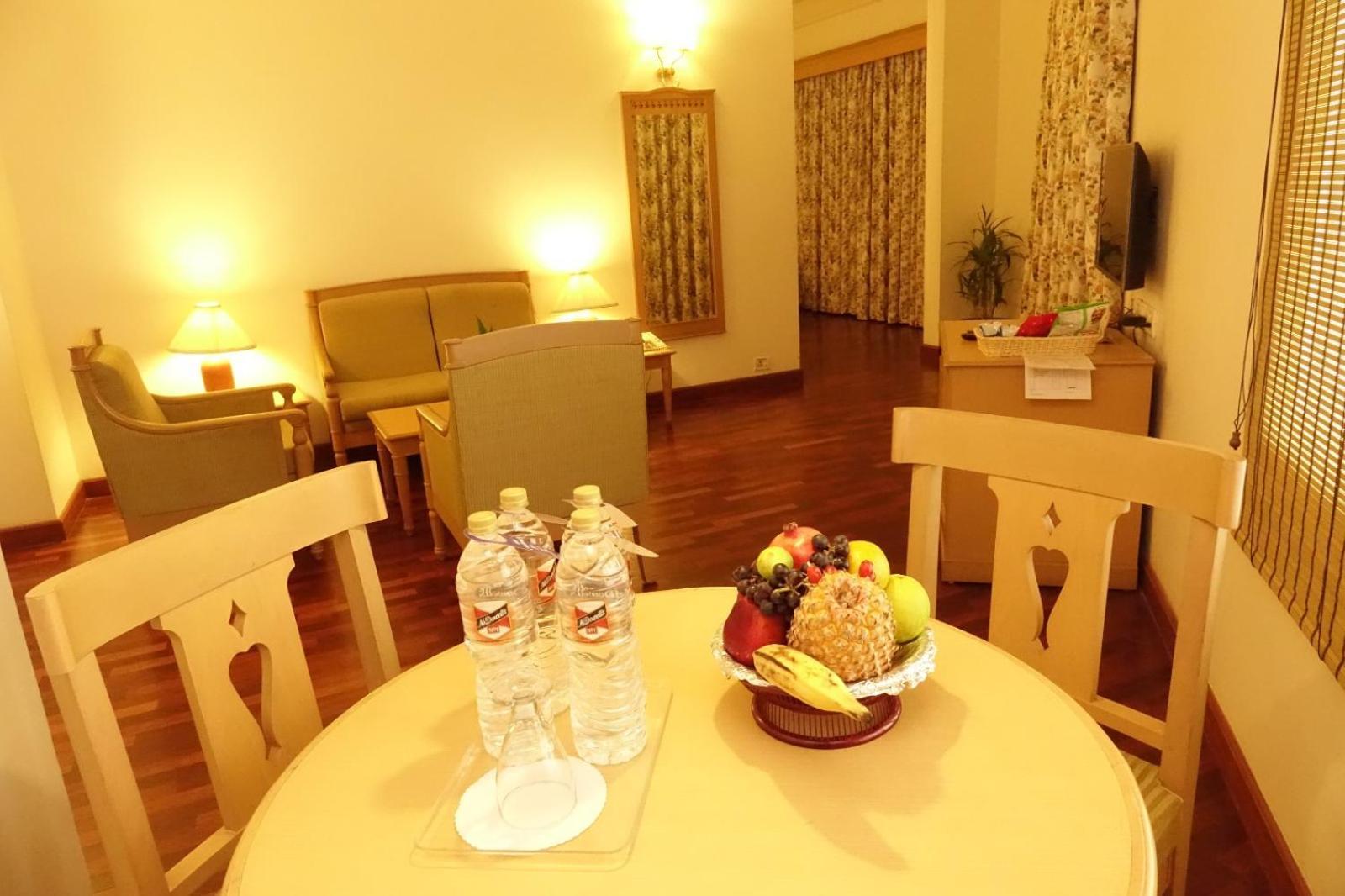 โรงแรมอาบัด เอเทรียม Kochi ภายนอก รูปภาพ