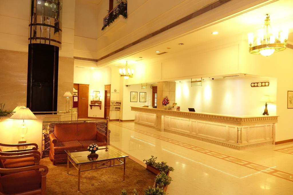 โรงแรมอาบัด เอเทรียม Kochi ภายนอก รูปภาพ